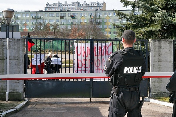 30 osób z Federacji Anarchistycznej i Kampanii Przeciw...