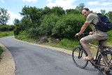 Niebezpieczna i zaniedbana ścieżka utrapieniem cyklistów