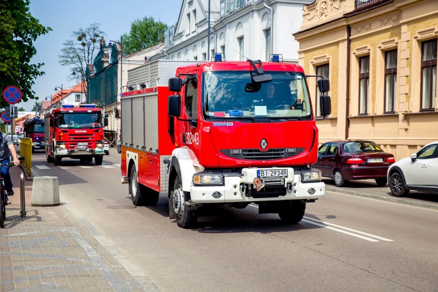 Międzynarodowy Dzień Strażaka w Białymstoku. Przejazd wozów strażackich ulicami miasta (zdjęcia, wideo)