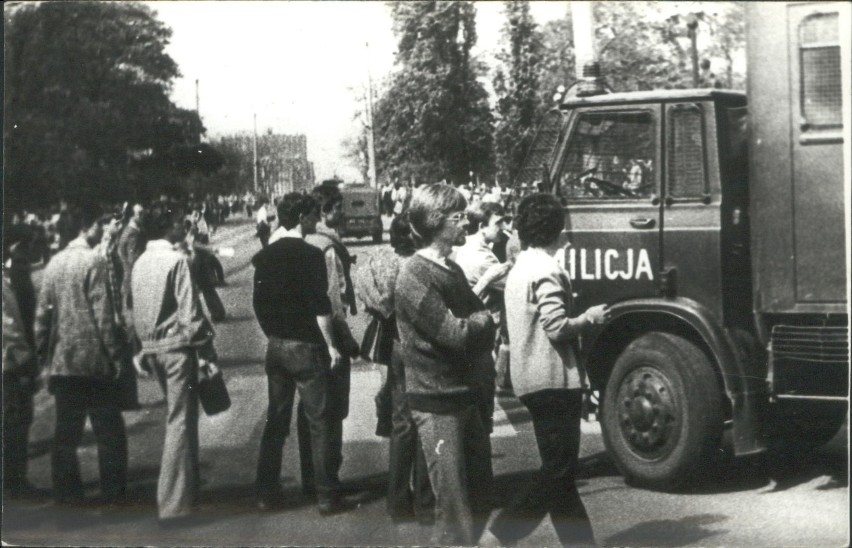 Demonstracja na ul. Fredry, 1 maja 1983 r.