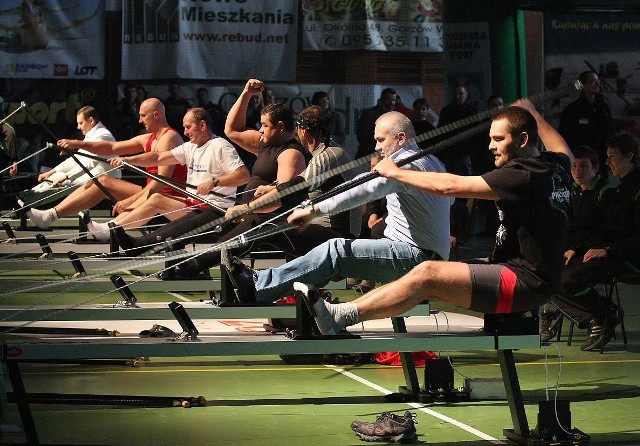 W wyścigu dawnych mistrzów rywalizowali (od lewej): Włodzimierz Rój, Piotr Basta, Ryszard Obara, Grzegorz Krawców, Marek Łbik, Lech Piasecki i Tomasz Kucharski. Do mety pierwszy dotarł Basta.