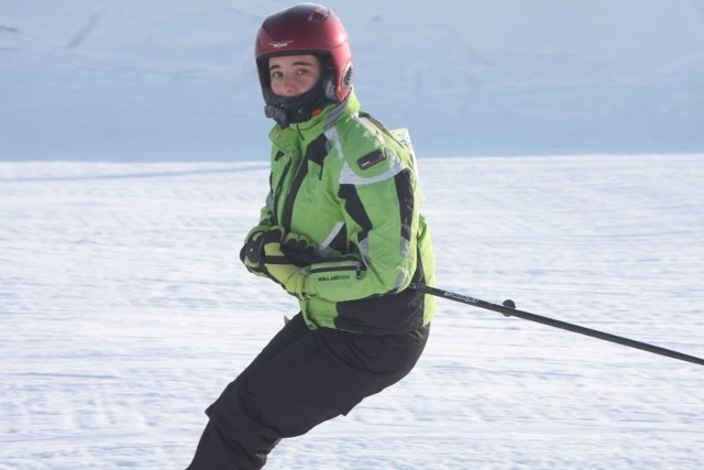 Od 31 stycznia dzieci do 15 roku życia muszą jeździć na nartach w kasku.