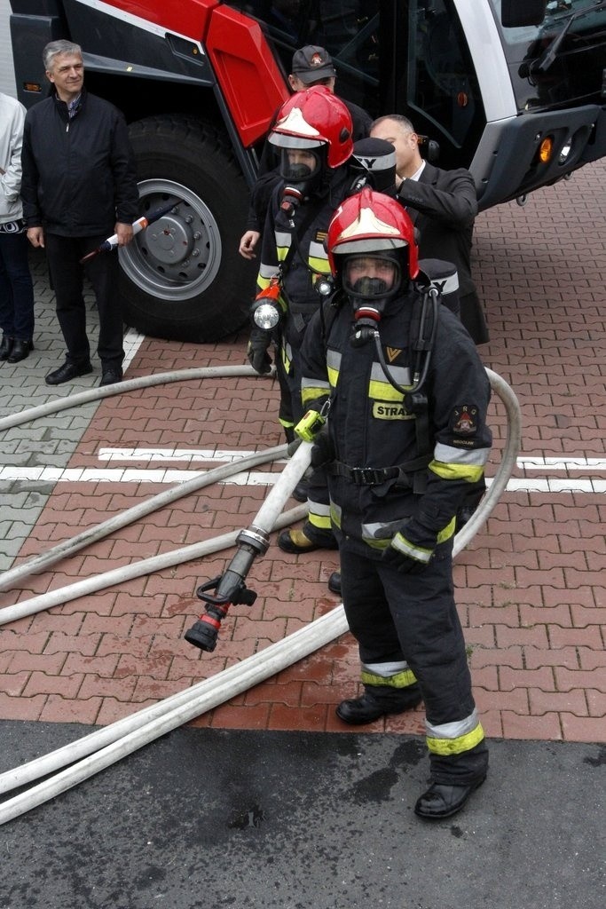 Wrocław: Strażacy trenowali w specjalnej komorze (ZDJĘCIA)