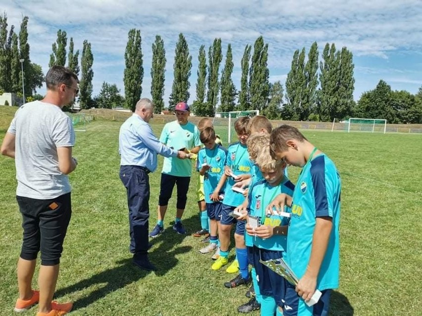 Na boisku bocznym stadionu przy ul. Orłowskiej w...