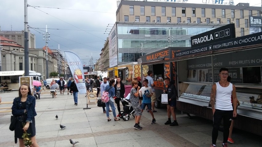 Zlot food trucków na rynku w Katowicach
