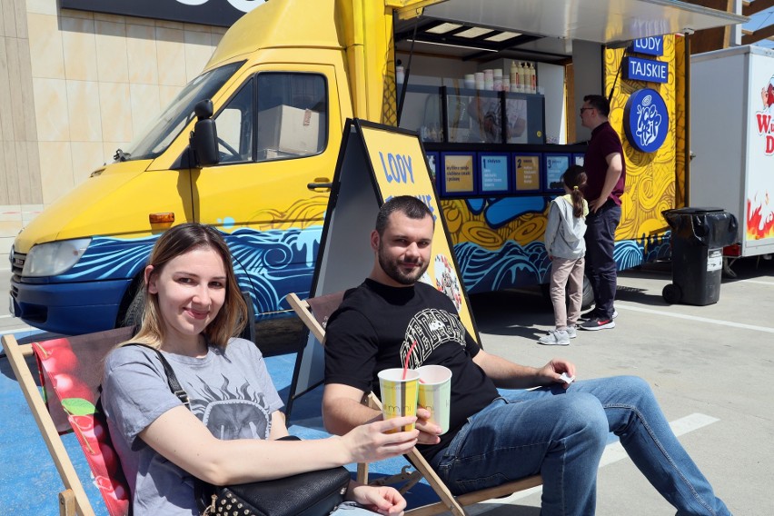 Food trucki zaparkowały pod felicity i cieszyły się dużym zainteresowaniem. Zobacz zdjęcia 