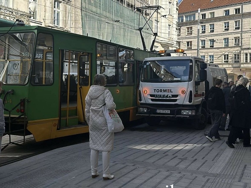 Do kolizji doszło chwilę przed godziną 10 rano.