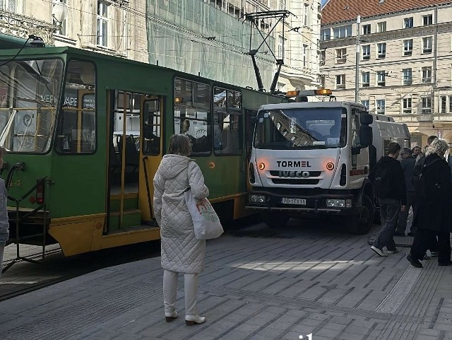 Do kolizji doszło chwilę przed godziną 10 rano.