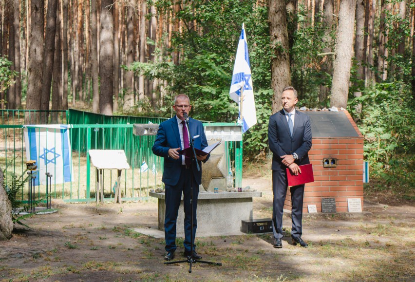 W lesie łopuchowskim odbyła się 81. rocznica zagłady tykocińskich Żydów. Z rąk hitlerowskich zbrodniarzy zginęło 2 tysiące osób