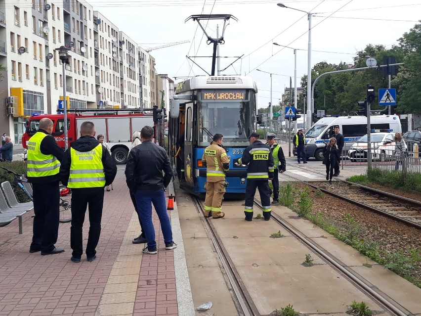 Tramwaj potrącił rowerzystę. Duże utrudnienia w centrum (ZDJĘCIA)