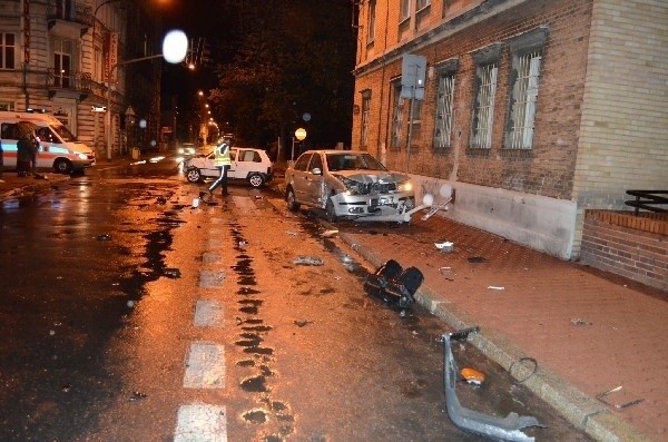 Dwa auta zderzyły się na skrzyżowaniu ulic Wólczańskiej i 6...