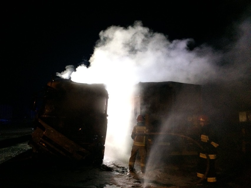 Augustów. Trzy ciężarówki paliły się przy ul. Białostockiej