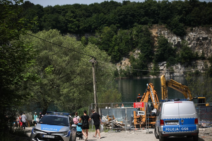 Niedziela na Zakrzówku. Akcja poszukiwawcza trwa, plażowicze...