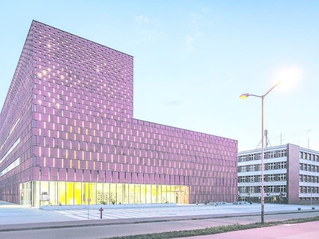 Biblioteka Akademicka w Katowicach, dzieło koszalińskiego zespołu architektów HS99. Obiekt znalazł się wśród 12 najlepszych budynków powstałych w XXI wieku. 