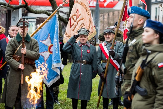 Uroczystości upamiętniające wybuch Powstania Wielkopolskiego rozpoczęły się w Bydgoszczy mszą w kościele garnizonowym. Następnie złożono kwiaty na Grobie Nieznanego Powstańca. Główną częścią obchodów zrywu była gala w Kujawsko-Pomorskim Urzędzie Wojewódzkim.