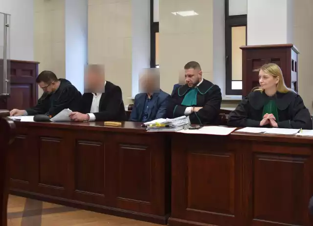 Rozprawa odwoławcza oskarżonych byłych policjantów przed Sądem Okręgowym w Słupsku