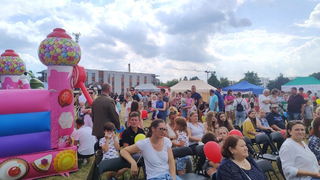 Powiatowy Dzień Dziecka i Piknik z Produktem Polskim w Białobrzegach odbył się w niedzielę 18 czerwca na boisku Zespołu Szkół Ponadpodstawowych.