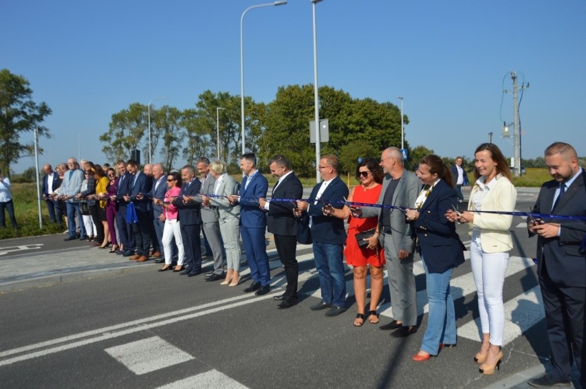 Rumia: Uroczyste otwarcie ul. Nowej Kazimierskiej. Droga umożliwia swobodną komunikację do terenów inwestycyjnych