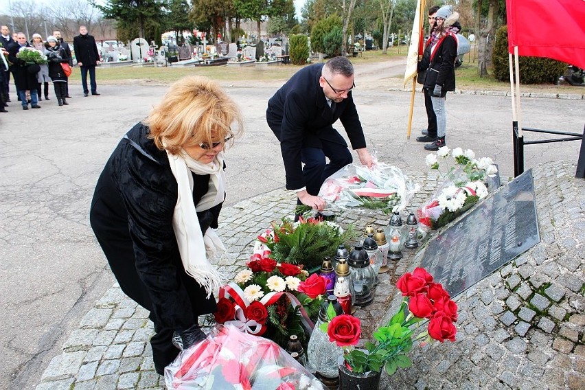 Uroczystość odbyła się pod Krzyżem Sybiraków na cmentarzu w...