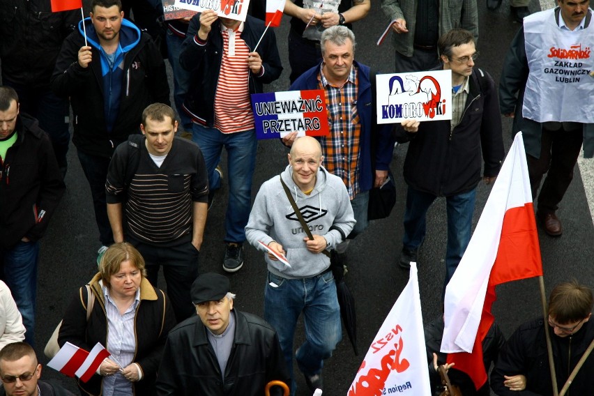 Protest w Świdniku. Związkowcy z PZL-Świdnik zorganizowali "Marsz Milczenia" (ZDJĘCIA, WIDEO)