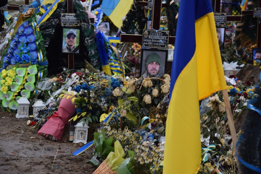 Tragedię wojny najdobitniej widać na cmentarzu we Lwowie. Są...