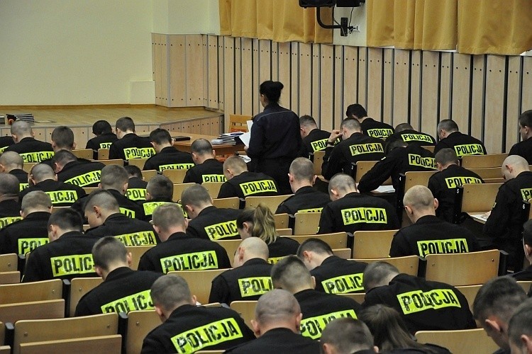 Kolejna grupa młodych policjantów zasili szeregi polskiej...
