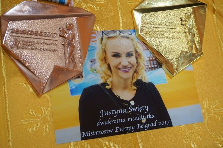Justyna Święty, biegaczka, mistrzyni Europy, rozdawała...