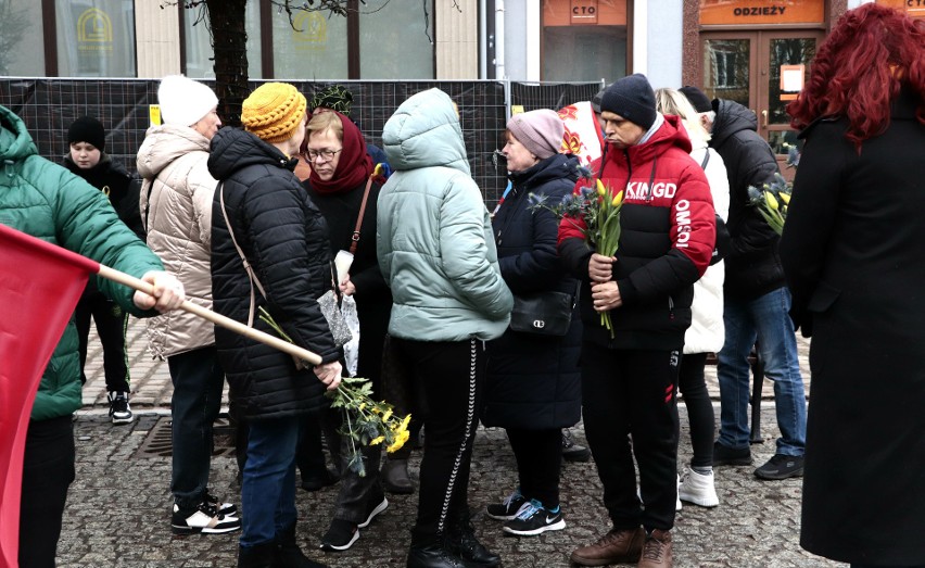 Wiec "Solidarni z Ukrainą" w Grudziądzu. Oksana Prokopczuk: - Czekamy na Pokój już dwa lata...