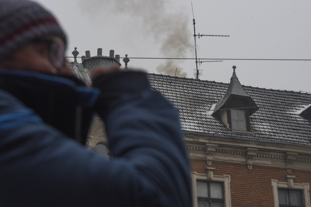 Udusi nas ten smog! Normy przekroczone o ponad 900 procent.Zobaczcie, jak to wygląda o godz. 20 w naszych miastach. Przeglądajcie zdjęcia map