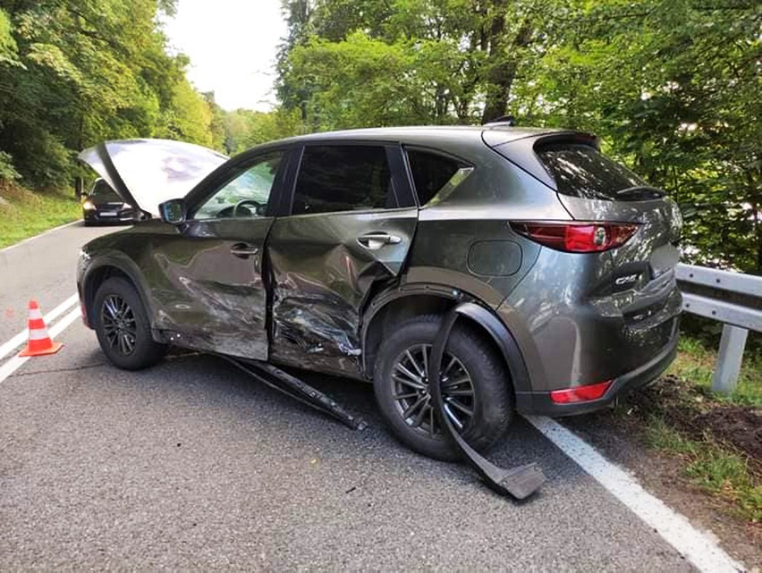 Wypadek w Gródku nad Dunajcem zablokował drogę na prawym brzegu Jeziora Rożnowskiego