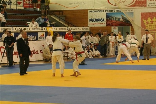 W hali przy ulicy Krakowskiej w Kielcach o medale Olimpiady rywalizują judoczki.