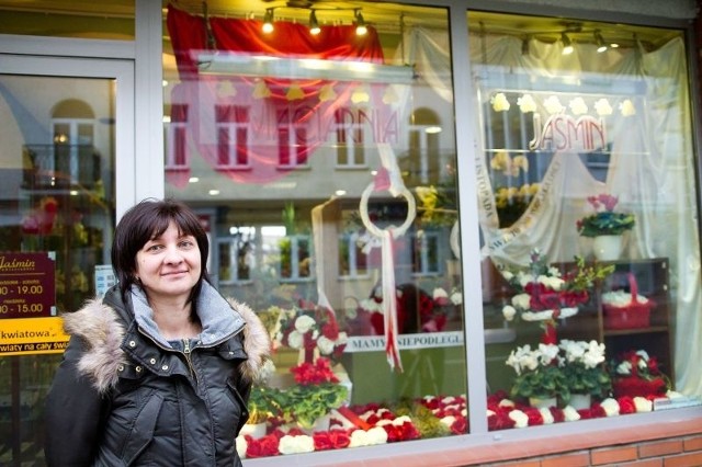Użyłam cyklamenów i róż - mówi Katarzyna Olędzka z kwiaciarni Jaśmin przy ul. Warszawskiej 44 (na zdjęciu).