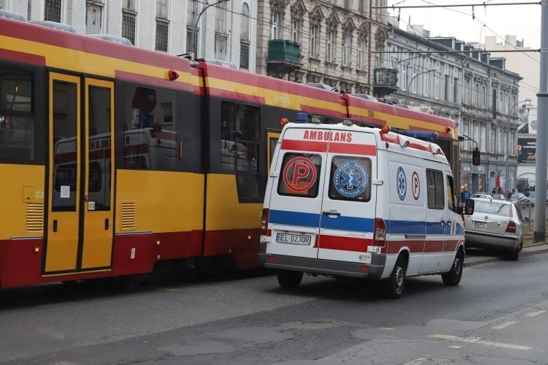 Wypadek w centrum Łodzi. Zderzył się tramwaj ze skodą. ZDJĘCIA