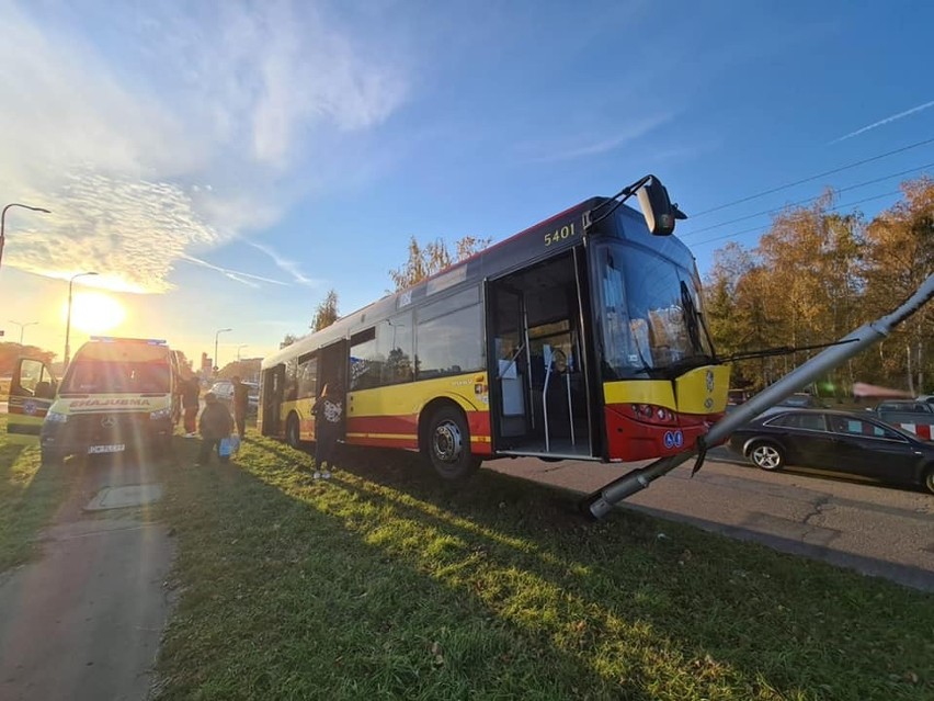 Na ulicy Wilanowskiej we Wrocławiu autobus MPK uderzył w...