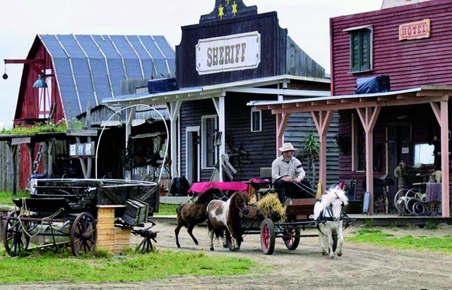Silverado City znajduje się w Bożejewiczkach k. Żnina. Prowadzą go rolnicy, którzy stali się kowbojami