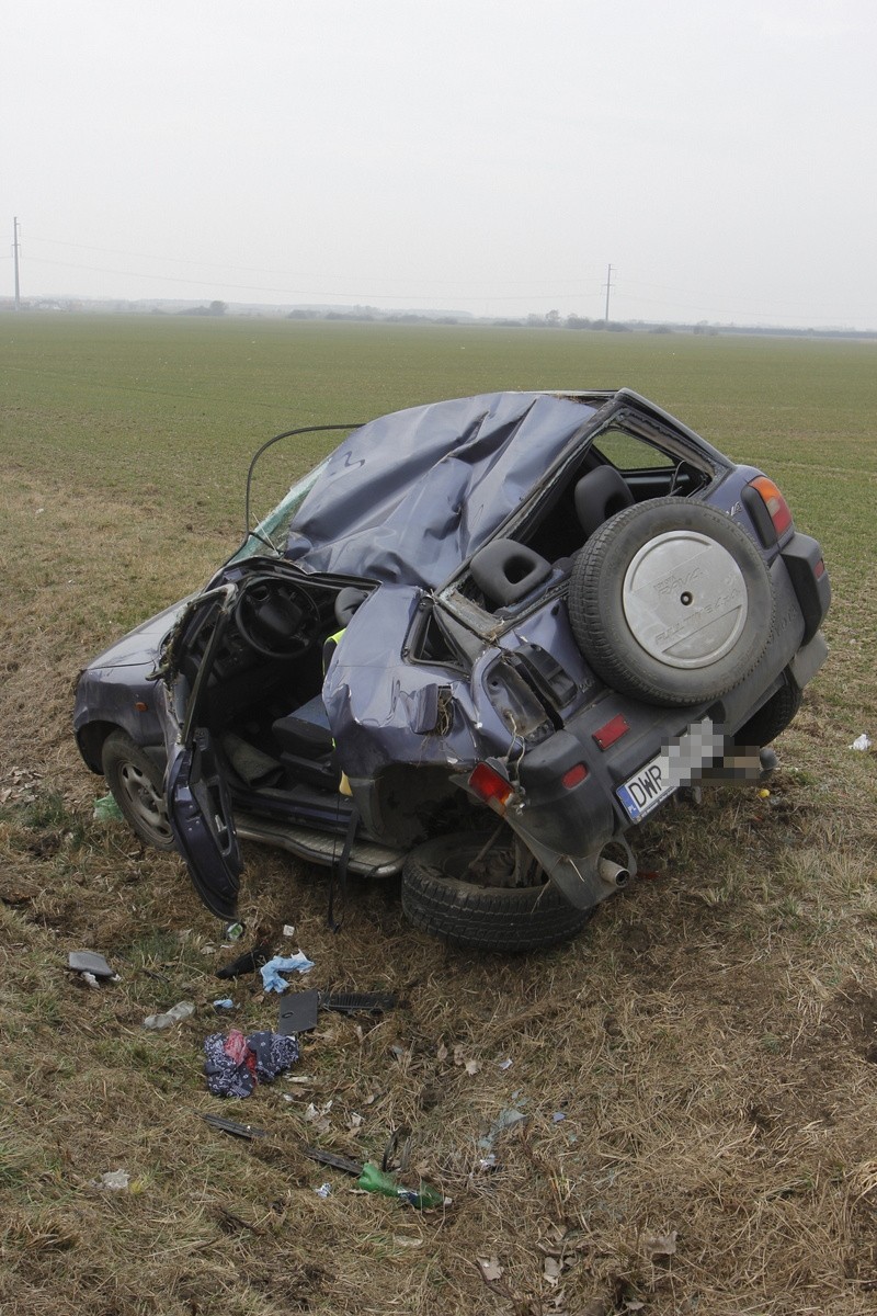 Wypadek w Kiełczowie. Ranna kobieta i dwoje dzieci (ZDJĘCIA)