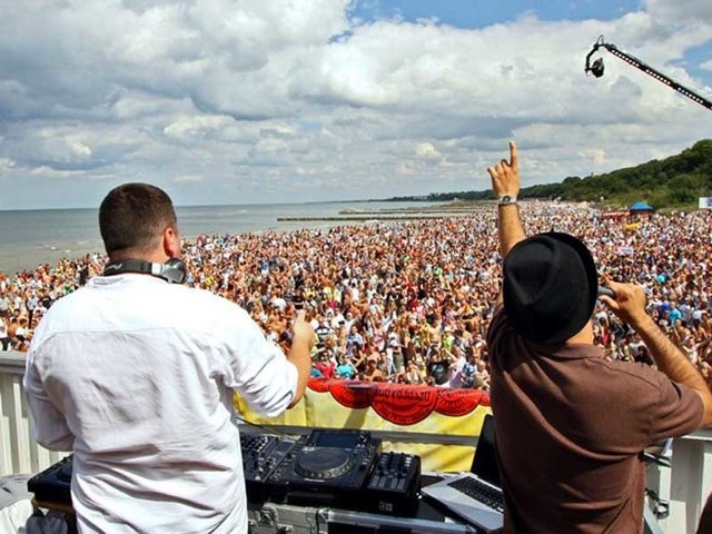 Na Sunrise Festival przyjechało ok. 15 tysięcy wielbicieli muzyki elektronicznej.