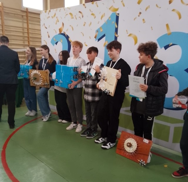 Uczniowie PSP nr 5 w Kluczborku z powodzeniem startowali w Regionalnym Turnieju Maszyn Wodnych w Katowicach. Bartosz Ciesielski, Jakub Lisiak i Kacper Salwierz wygrali w kategorii wydajność i zostali zakwalifikowani do finału Międzynarodowego Turnieju Maszyn Wodnych,