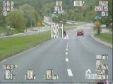 Motocyklista pędził "stówką" po mieście. Zatrzymał go policjant na motocyklu (wideo)