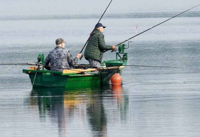 Do rocznej opłaty za wędkowanie z łodzi na łowiskach „Wód Polskich” trzeba dołożyć 50 złotych.