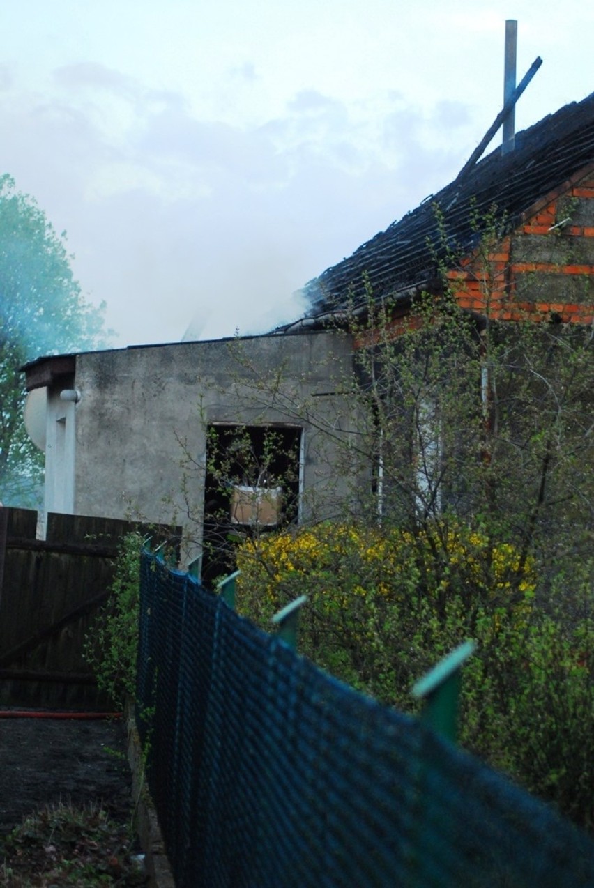 Pożar w Suchorzewku: Dwie rodziny bez dachu nad głową