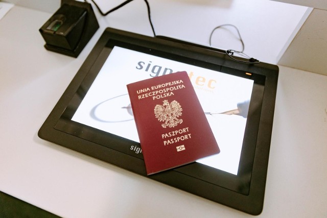 Elektroniczne paszporty wkrótce będą dostępne w aplikacji mObywatel