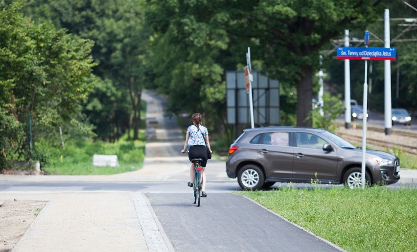 Droga rowerowa wzdłuż ulicy Zgierskiej już prawie gotowa [ZDJĘCIA]