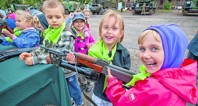 Piknik w mundurze cieszy się ogromnym zainteresowaniem mieszkańców. Rok temu wzięło w nim udział około 3000 osób! W poniedziałek zabawa przy ul. 4 Marca rozpocznie się o godz. 15