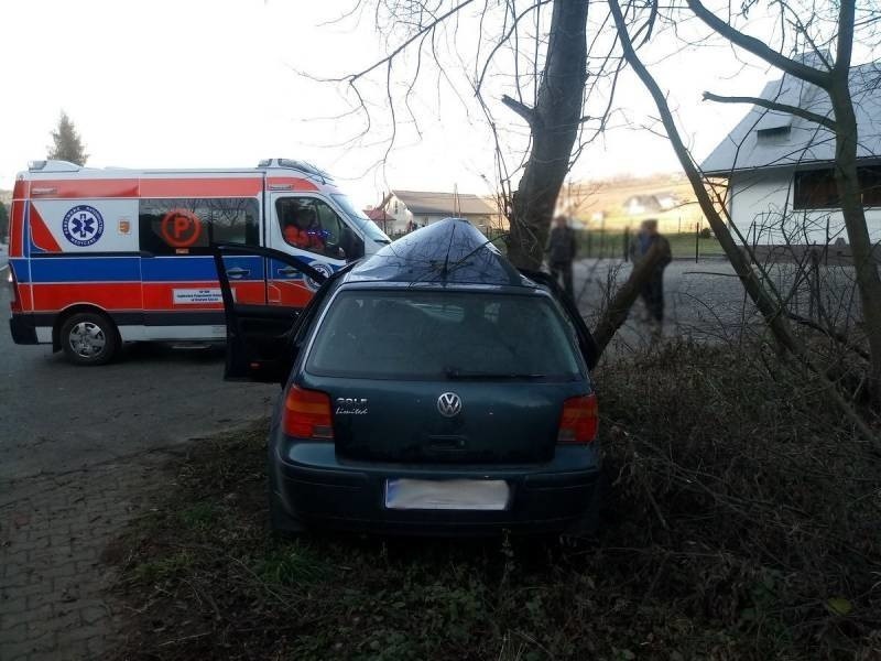 Olszanka. Kobieta kierująca volkswagenem cudem ocalała z wypadku