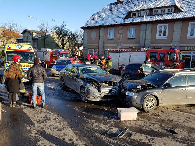 W poniedziałek na ul. Szczecińskiej w Słupsku zderzyło się pięć pojazdów, w tym autobus PKS Słupsk. Rannych zostało 6 osób.