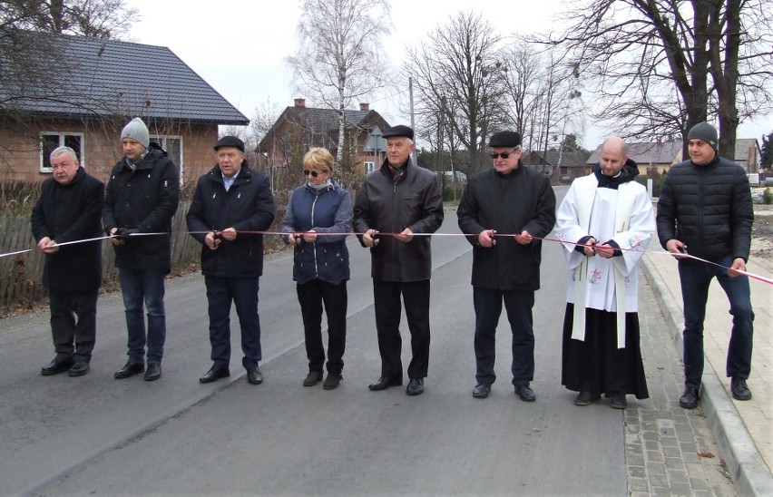 Droga przez Marki już odnowiona i poświęcona. Dobrze, że jest chodnik  