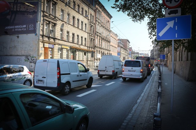 Korki po wydzieleniu torowiska na ul. Traugutta