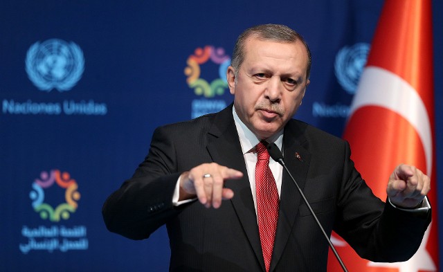 Prezydent Turcji Recep Tayyip Erdogan oświadczył, że jego kraj nie jest pozytywnie nastawiony do przystąpienia Finlandii i Szwecji do NATO.