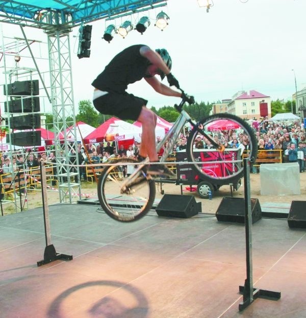 Popisy akrobatów rowerowych z grupy "ShowBike&#8221;